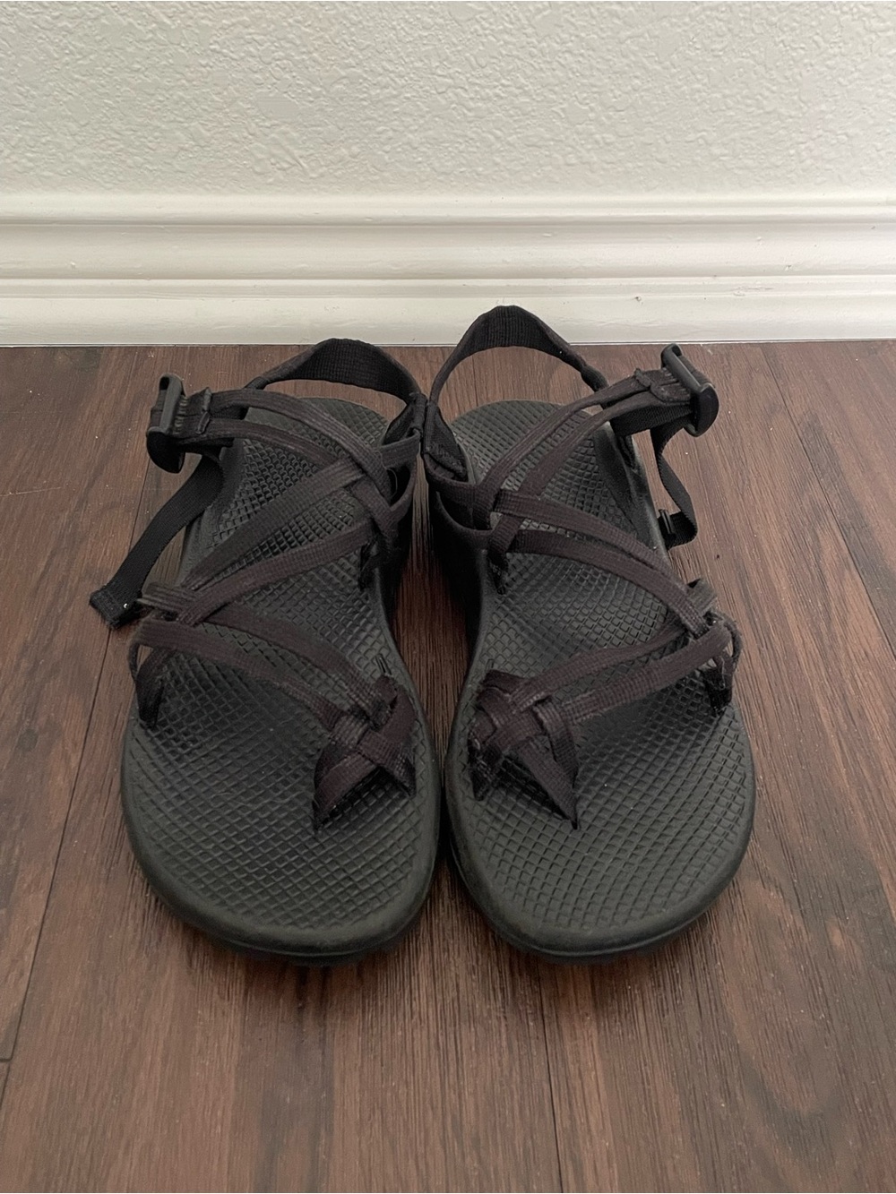 Black chacos women’s size 8. Black double strap adjustable Chaco shoes.